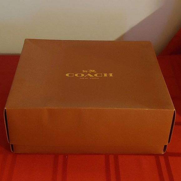 NEW WITHOUT TAGS, 2015 COACH BAG, STILL NEW IN THE BOX!! - Picture 7 of 9